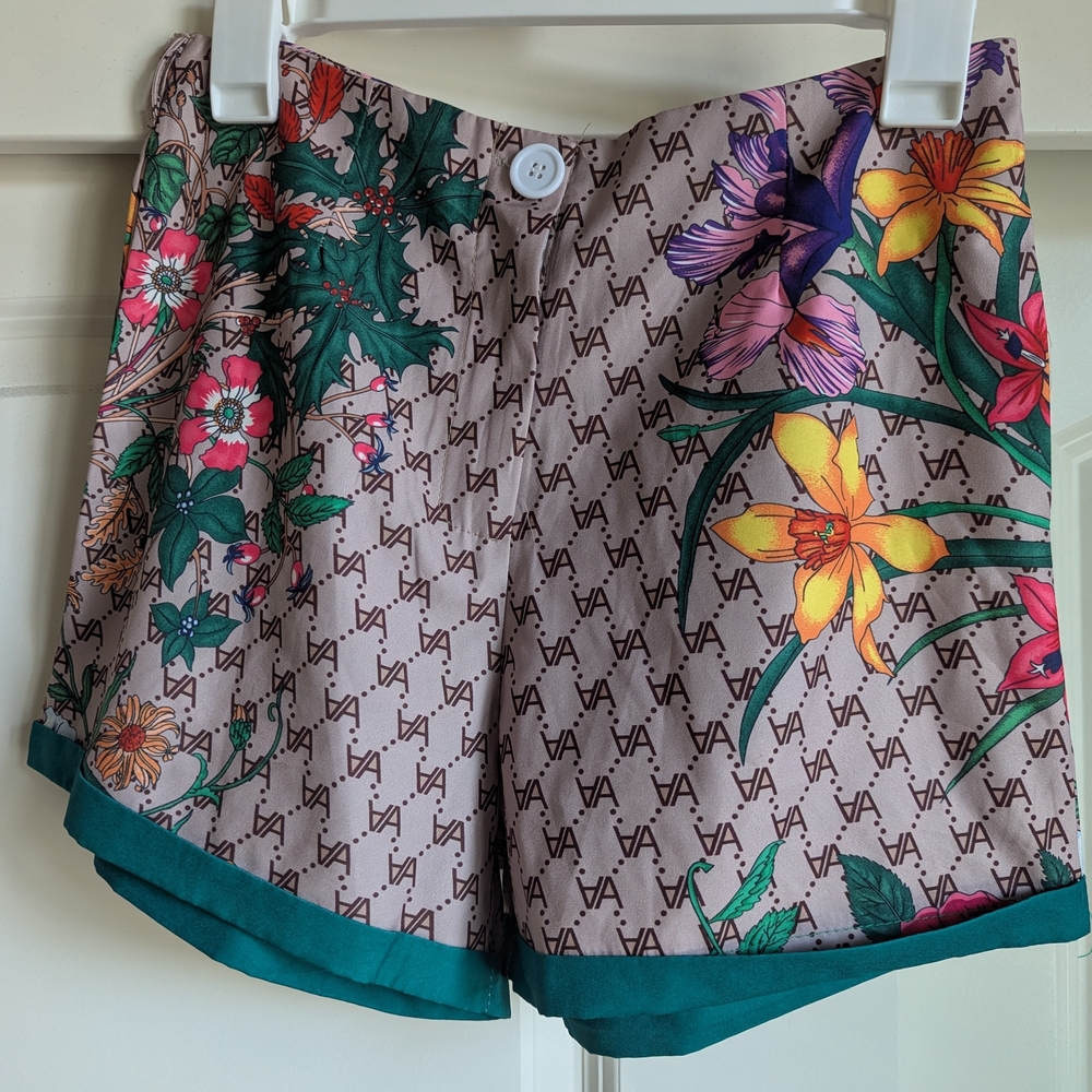 Floral Patterned Women's Shorts